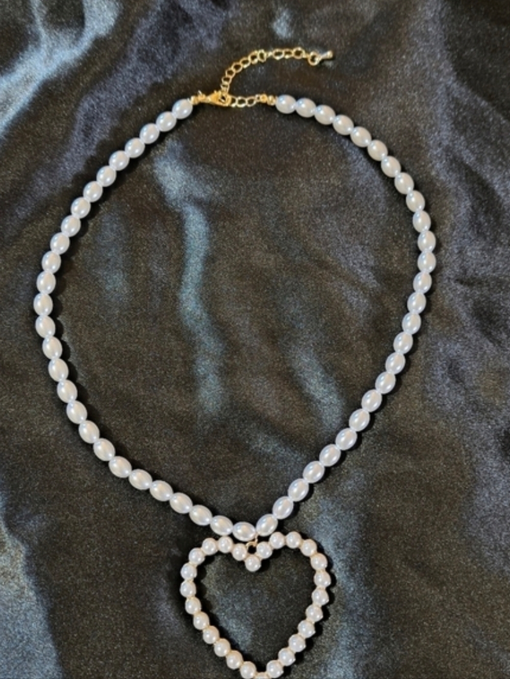 Elegant Pearl Heart Statement Necklace - Picture 3 of 3